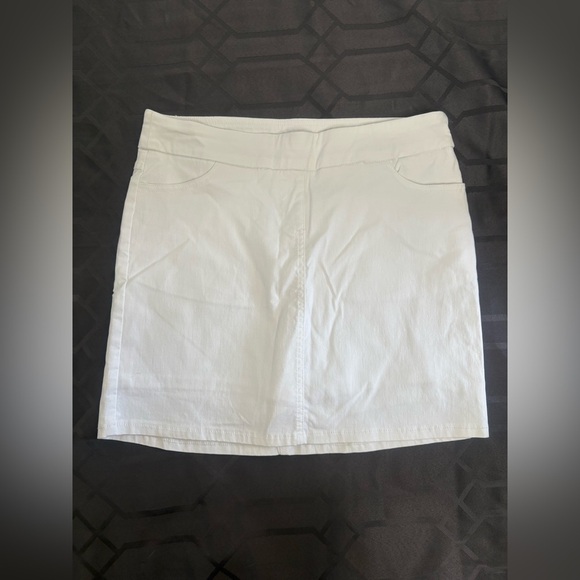 ✨4/$30 Westbound White Pull On Skort - Size 8 - Picture 2 of 9